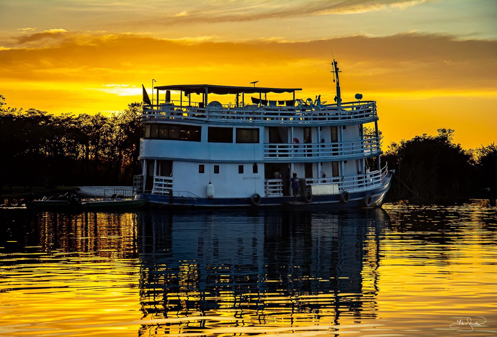 Mist over the Rio Negro river at dawn on the River Explorer 5-day Amazon tour from Manaus